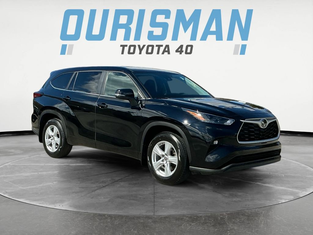 Certified 2024 Toyota Highlander LE image 1