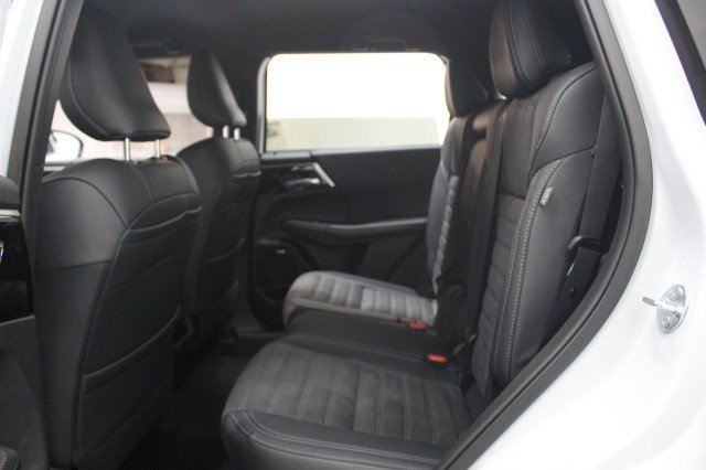 New 2026 Mitsubishi Outlander LE FWD image 24