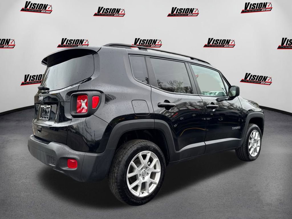 Used 2023 Jeep Renegade Latitude w/ Sun/Sound Group AWD/4WD image 5