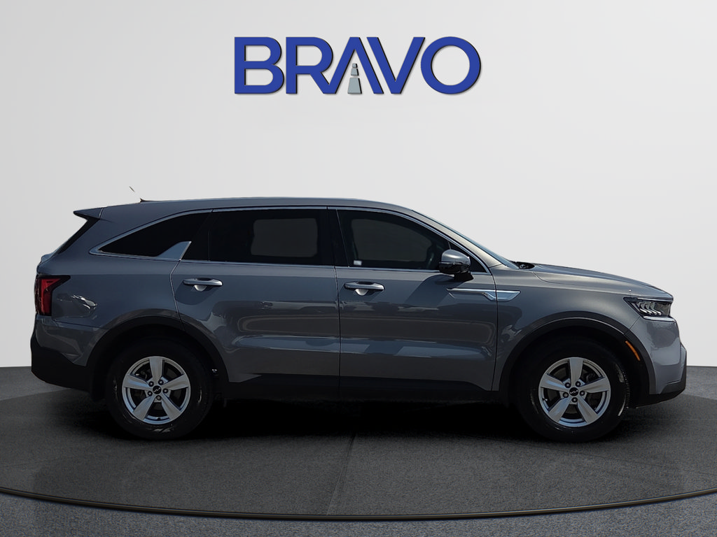 Used 2023 Kia Sorento LX FWD image 5