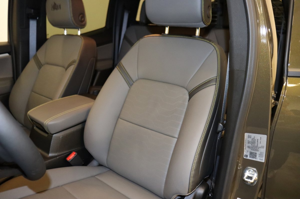 Used 2025 Chevrolet Colorado ZR2 w/ ZR2 Bison Edition image 13