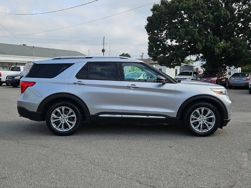 Used 2022 Ford Explorer Limited w/ Equipment Group 301A RWD image 8