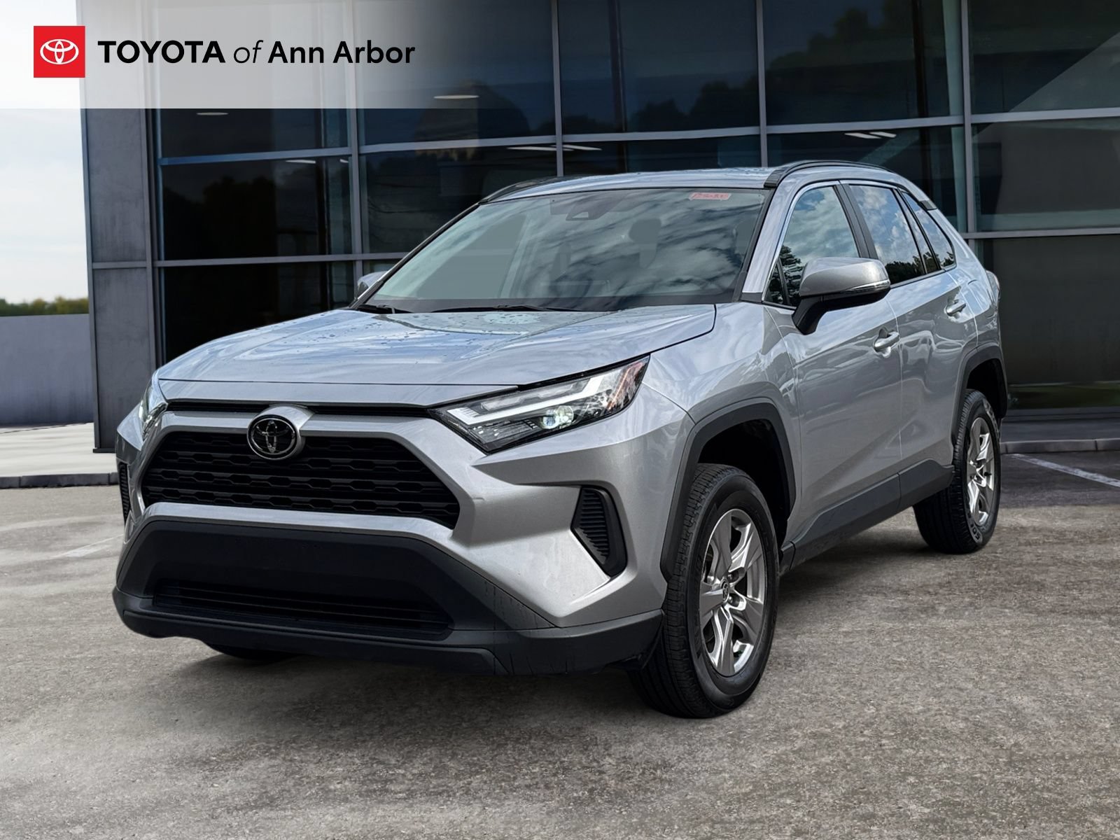 Used 2024 Toyota RAV4 XLE FWD image 7