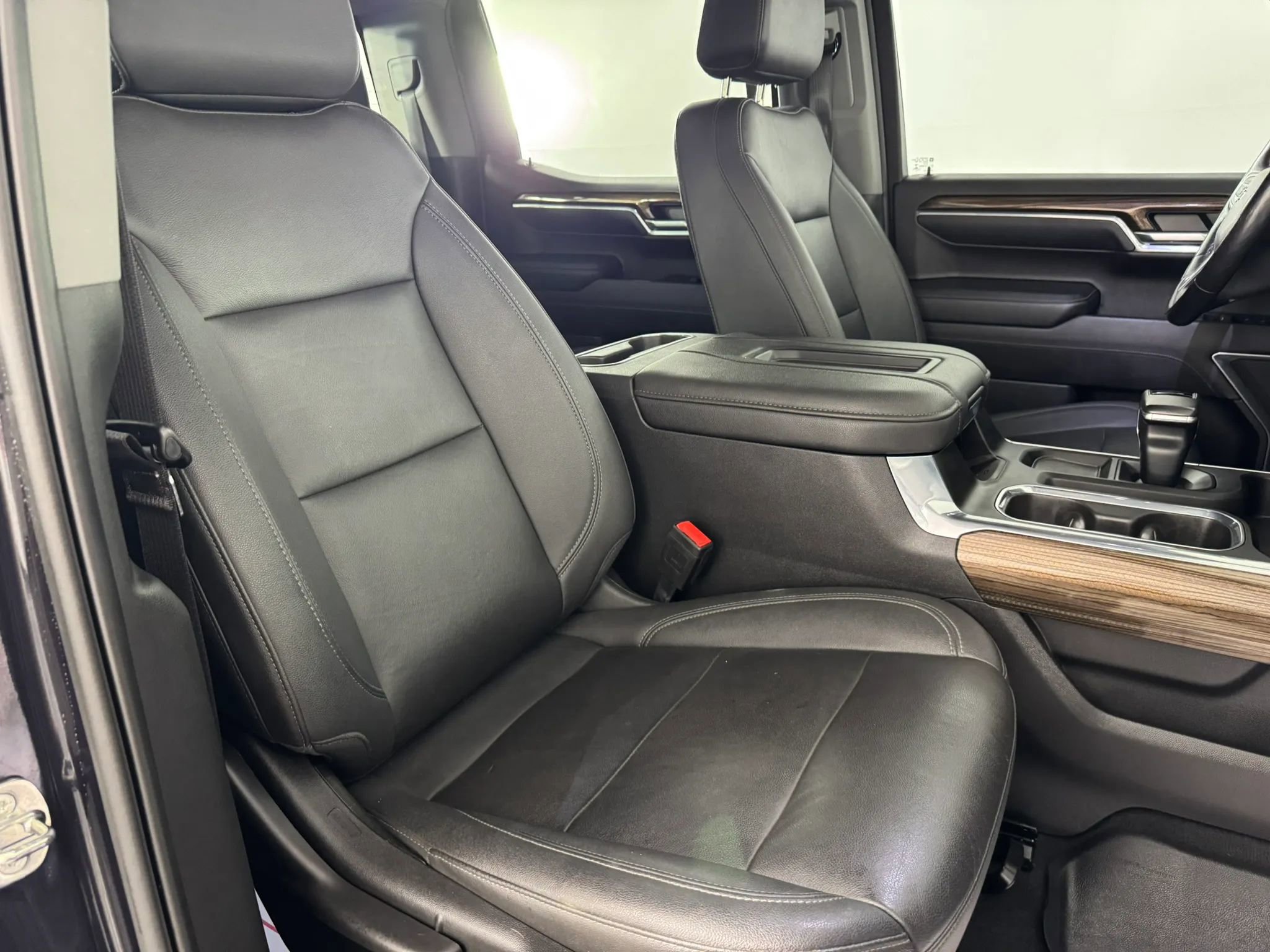Used 2022 Chevrolet Silverado 1500 RST w/ Convenience Package II AWD/4WD image 33