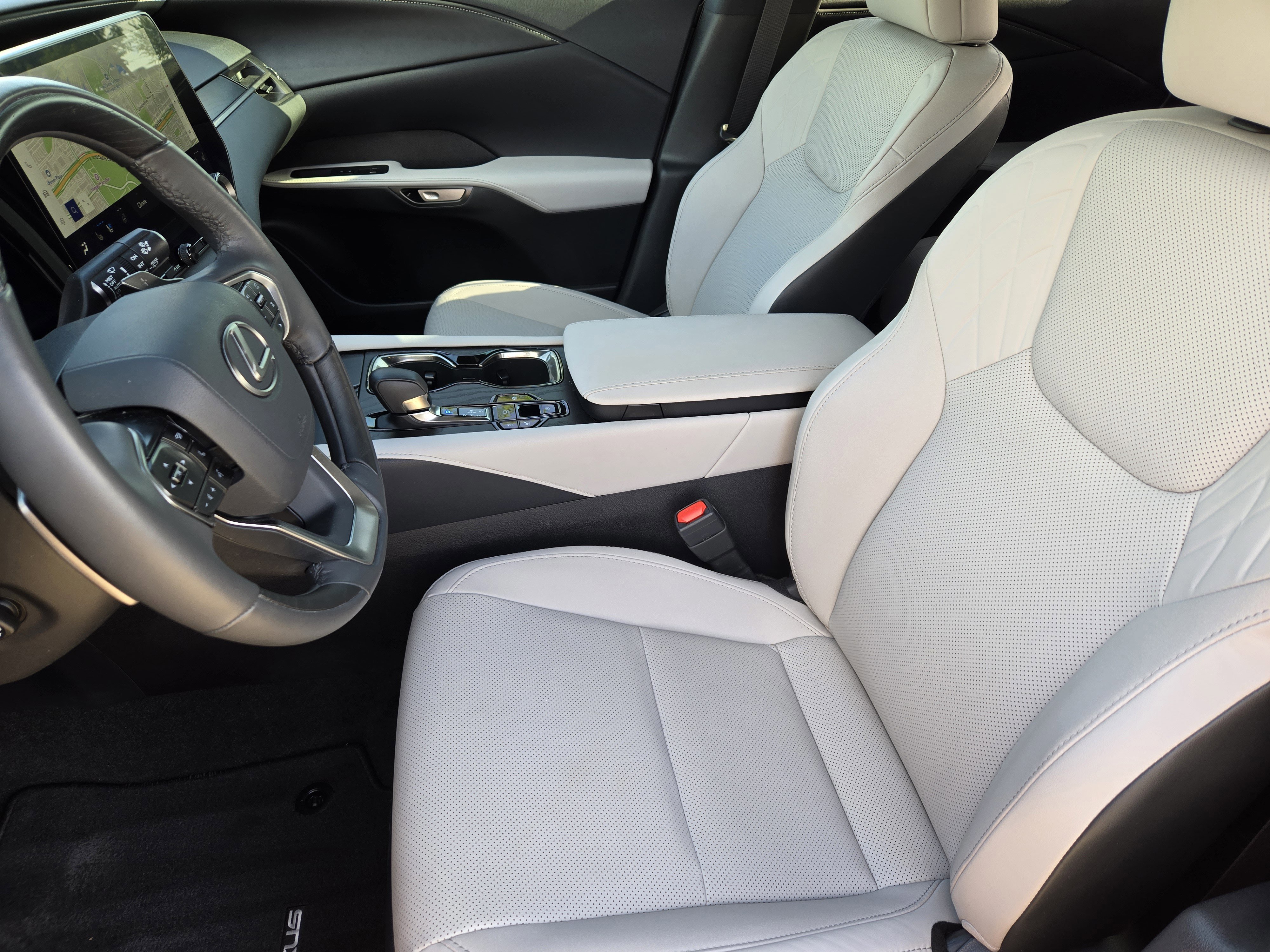 Used 2024 Lexus RX 350h w/ Accessory Package (Z1) image 9