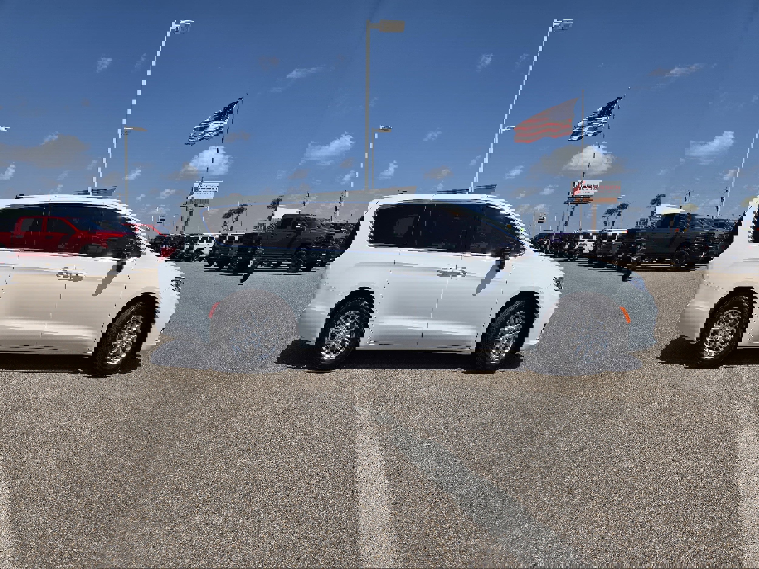 New 2026 Chrysler Pacifica Select image 8