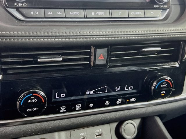 Used 2021 Nissan Rogue SV FWD image 12