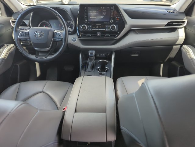 Used 2022 Toyota Highlander XLE FWD image 25