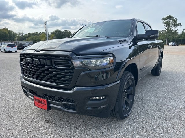 New 2026 RAM 1500 4x4 Crew Cab image 3