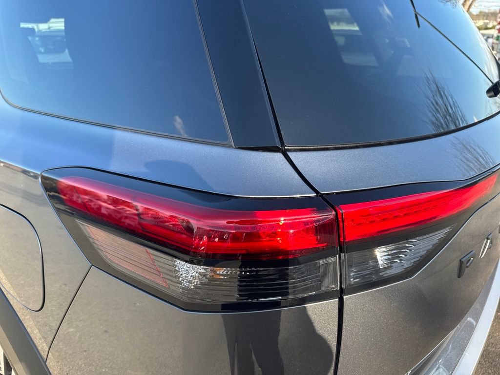 Certified 2025 Nissan Pathfinder Platinum w/ Black Appearance Package image 47