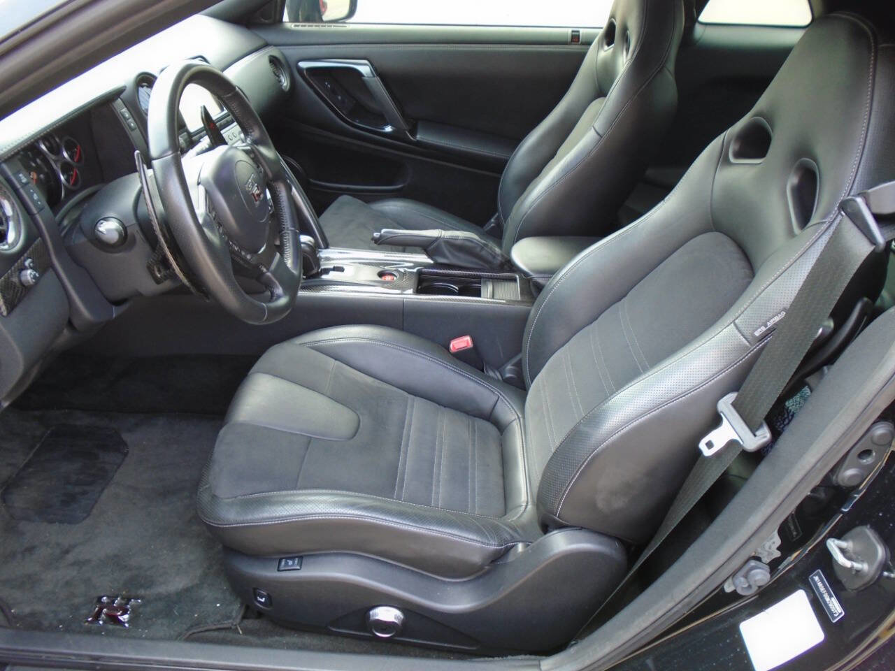 Used 2016 Nissan GT-R Premium AWD/4WD image 14