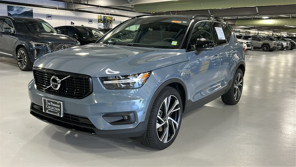Used 2022 Volvo XC40 T5 R-Design w/ Advanced Package AWD/4WD image 3