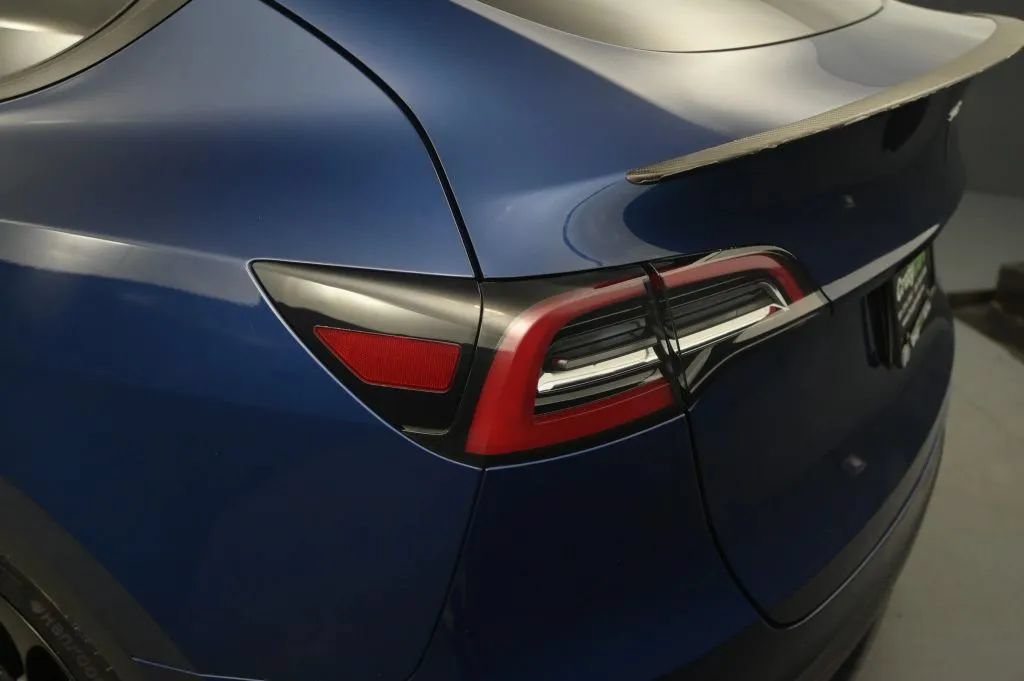 Used 2022 Tesla Model Y Performance AWD/4WD image 16