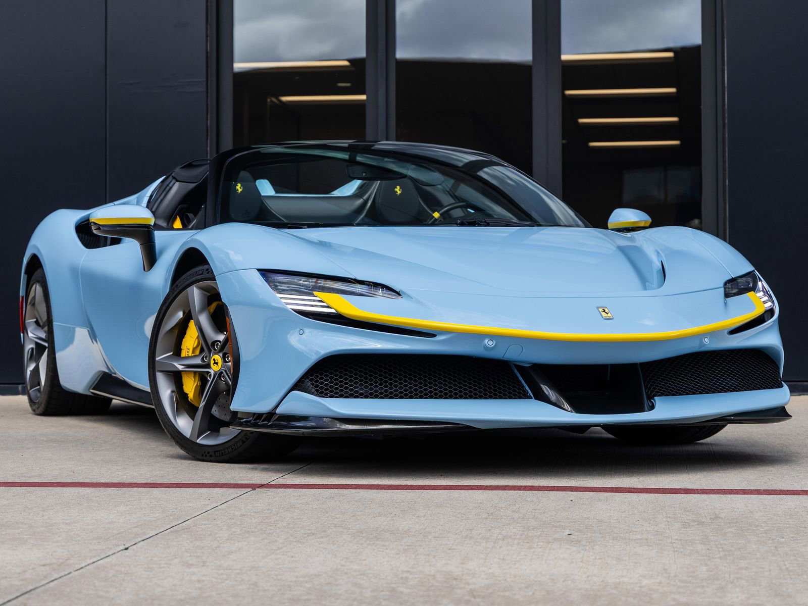 Used 2024 Ferrari SF90 Spider image 2