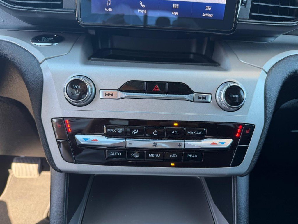 Used 2022 Ford Explorer XLT image 35