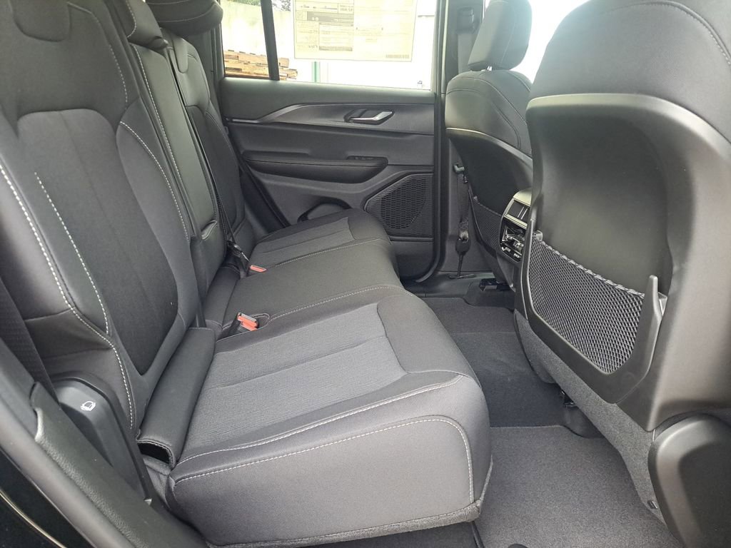 New 2025 Jeep Grand Cherokee Laredo RWD image 5