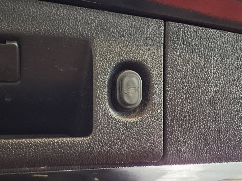 Used 2018 GMC Yukon Denali w/ Open Road Package image 7