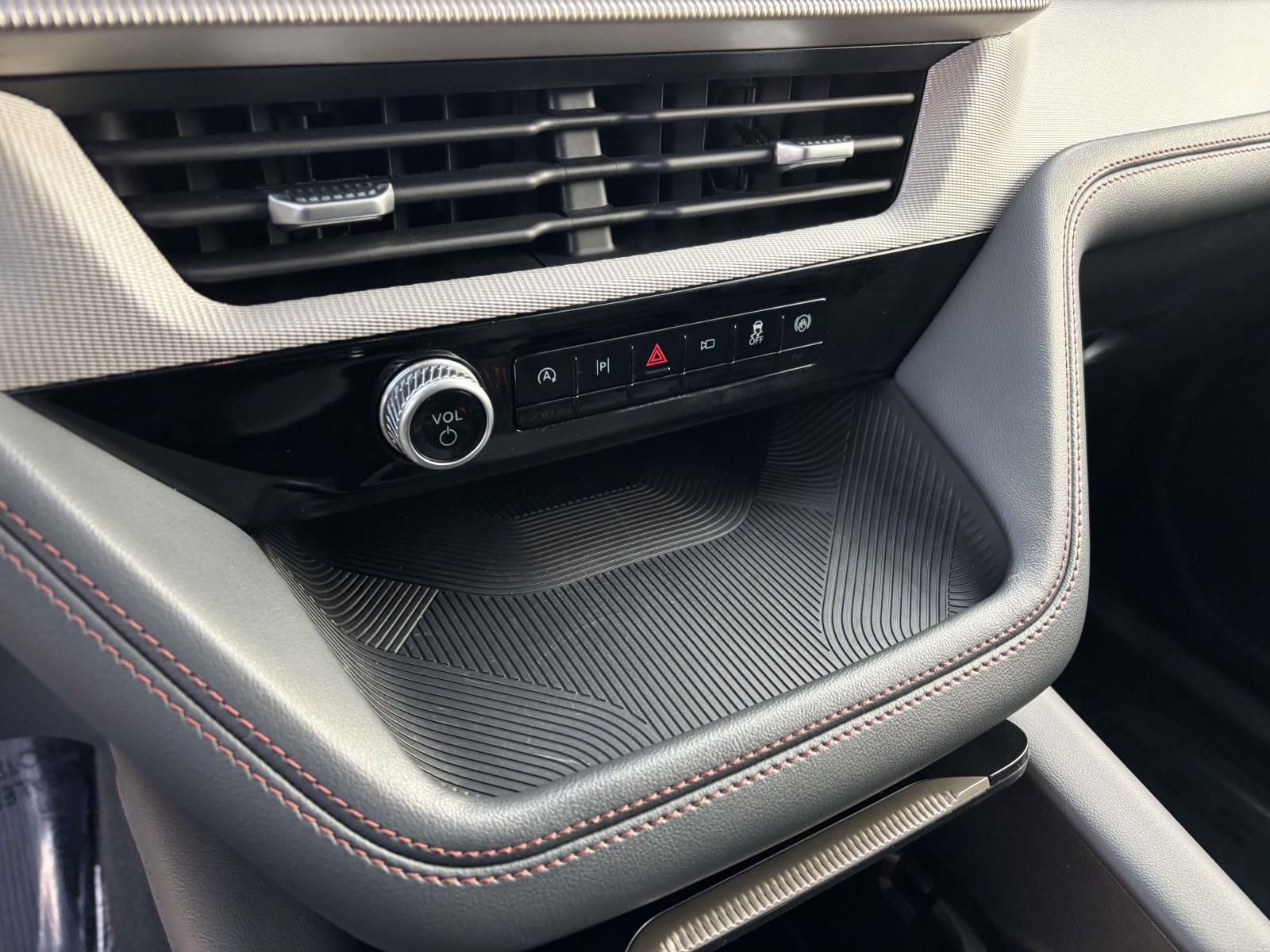 Used 2025 Ford Explorer Active image 24