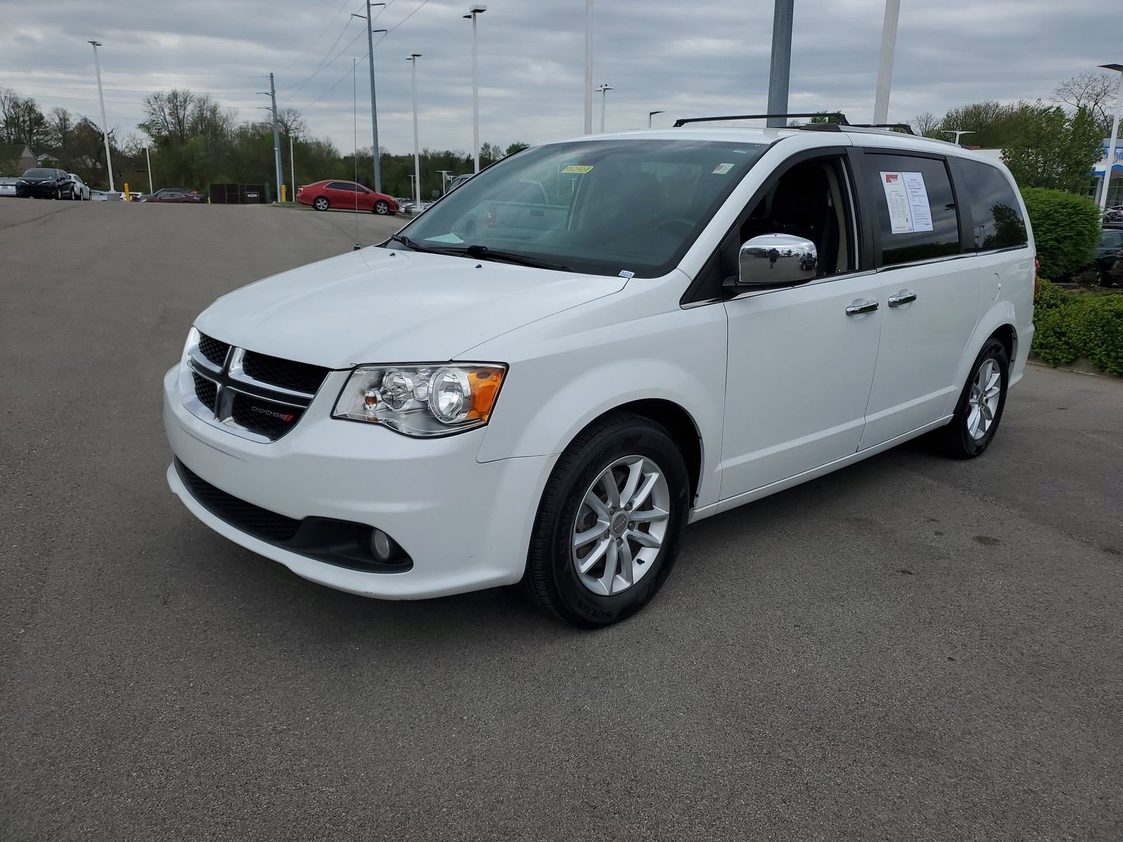 Used 2019 Dodge Grand Caravan SXT image 2