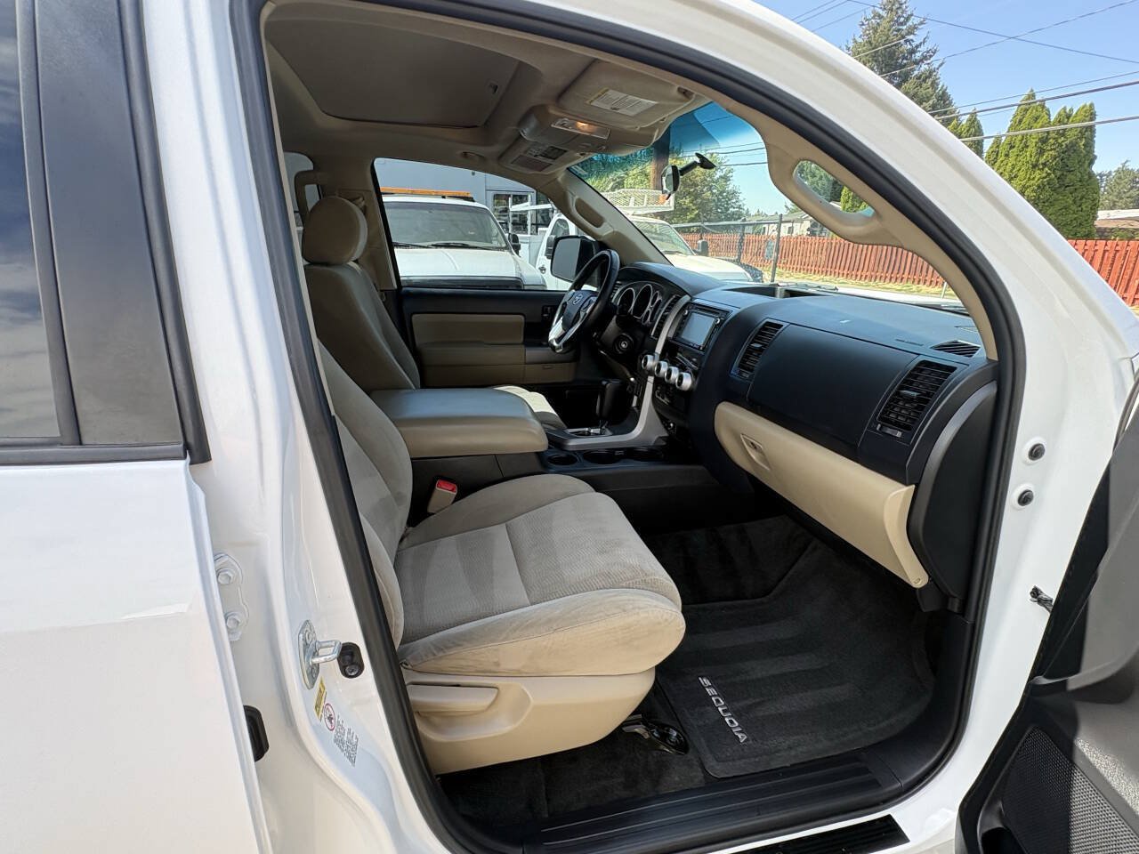 Used 2015 Toyota Sequoia SR5 AWD/4WD image 14