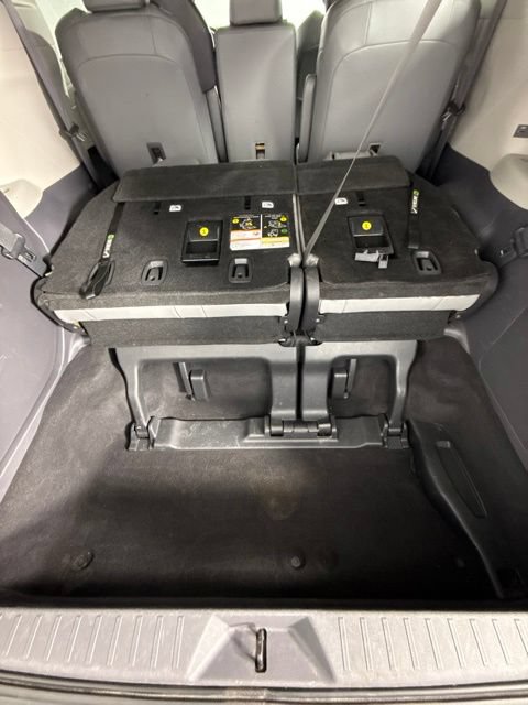 Used 2022 Toyota Sienna XLE FWD image 29