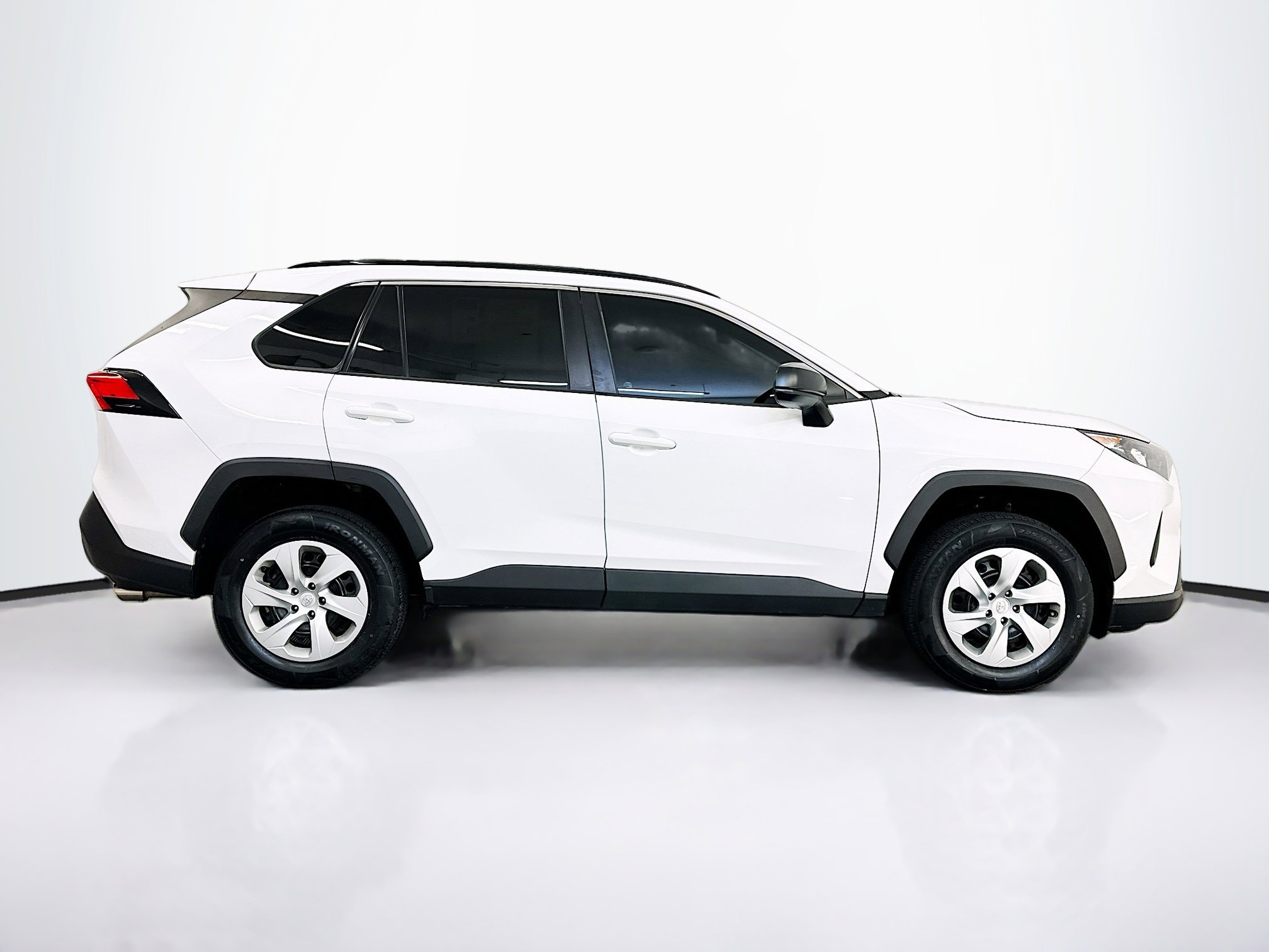 Used 2019 Toyota RAV4 LE image 10