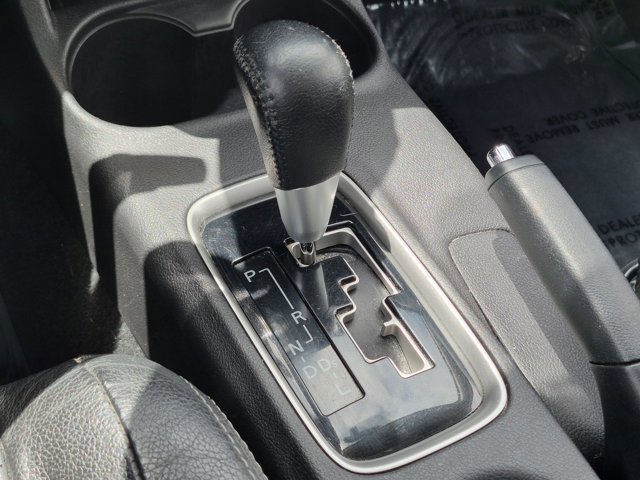 Used 2015 Mitsubishi Outlander SE AWD/4WD image 12