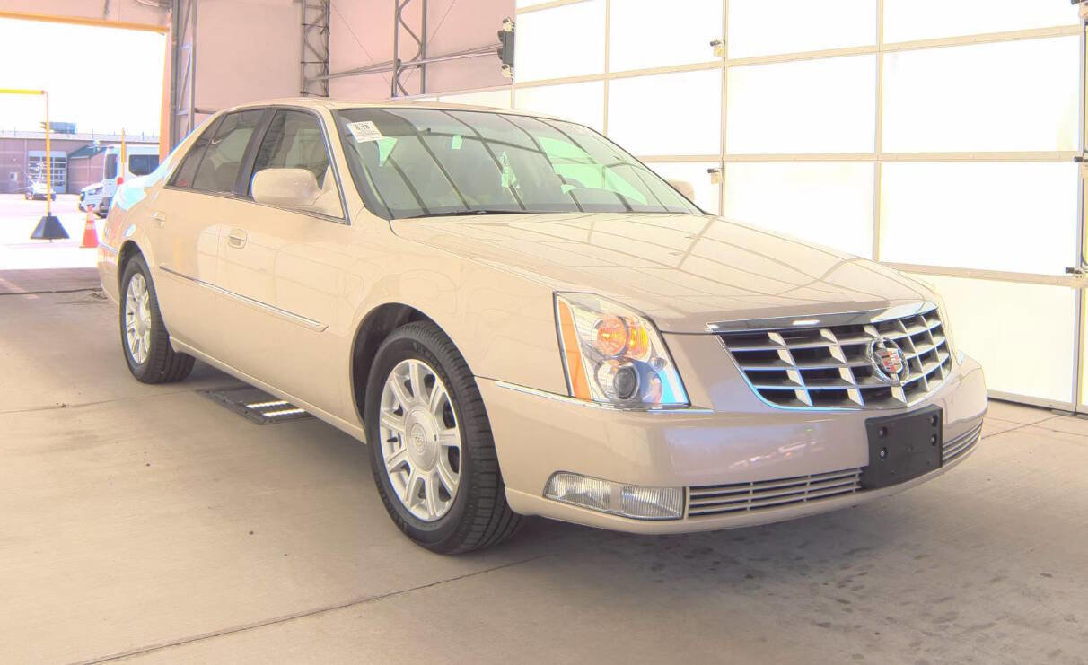 Used 2011 Cadillac DTS FWD image 4