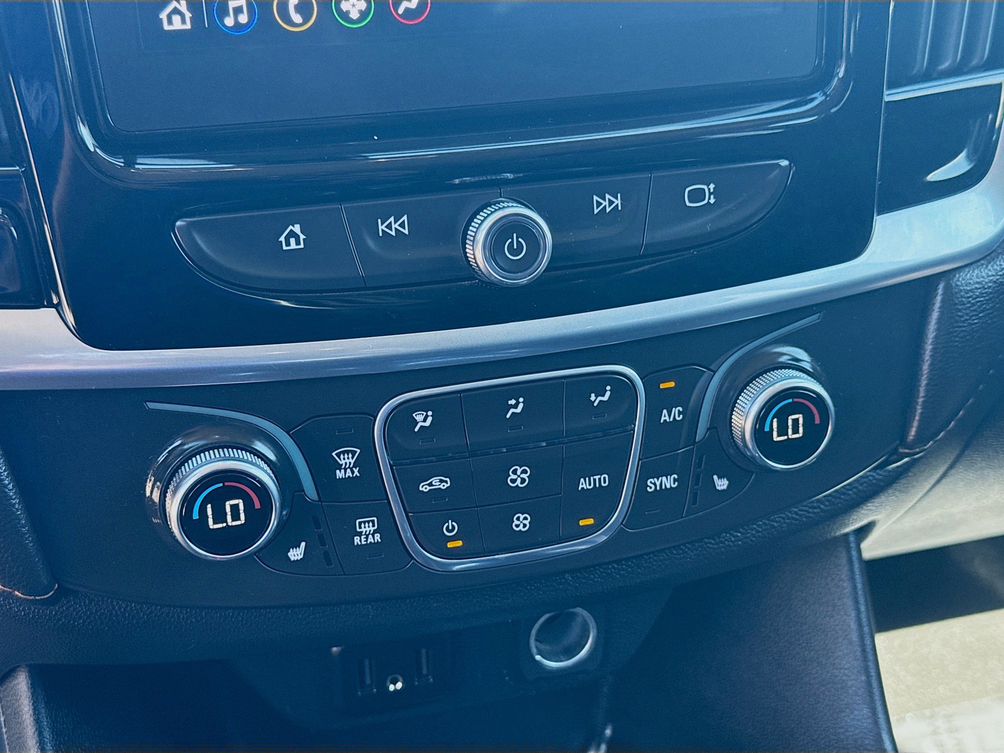 Used 2020 Chevrolet Traverse LT image 14