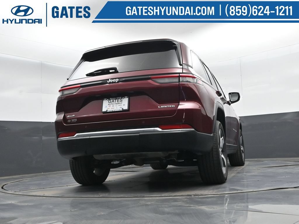 Used 2023 Jeep Grand Cherokee Limited AWD/4WD image 34