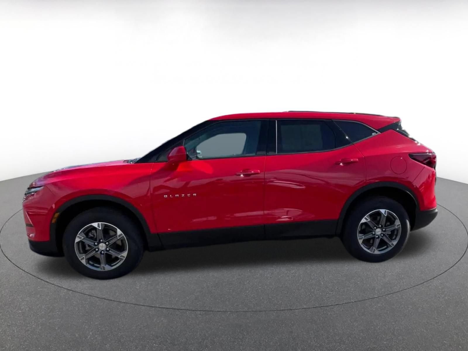Used 2025 Chevrolet Blazer LT FWD image 8