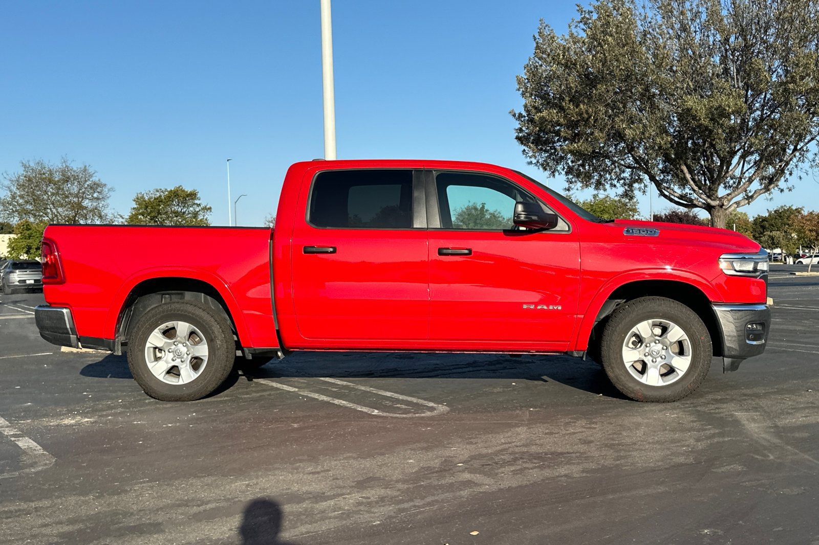 Used 2025 RAM 1500 Big Horn AWD/4WD image 3