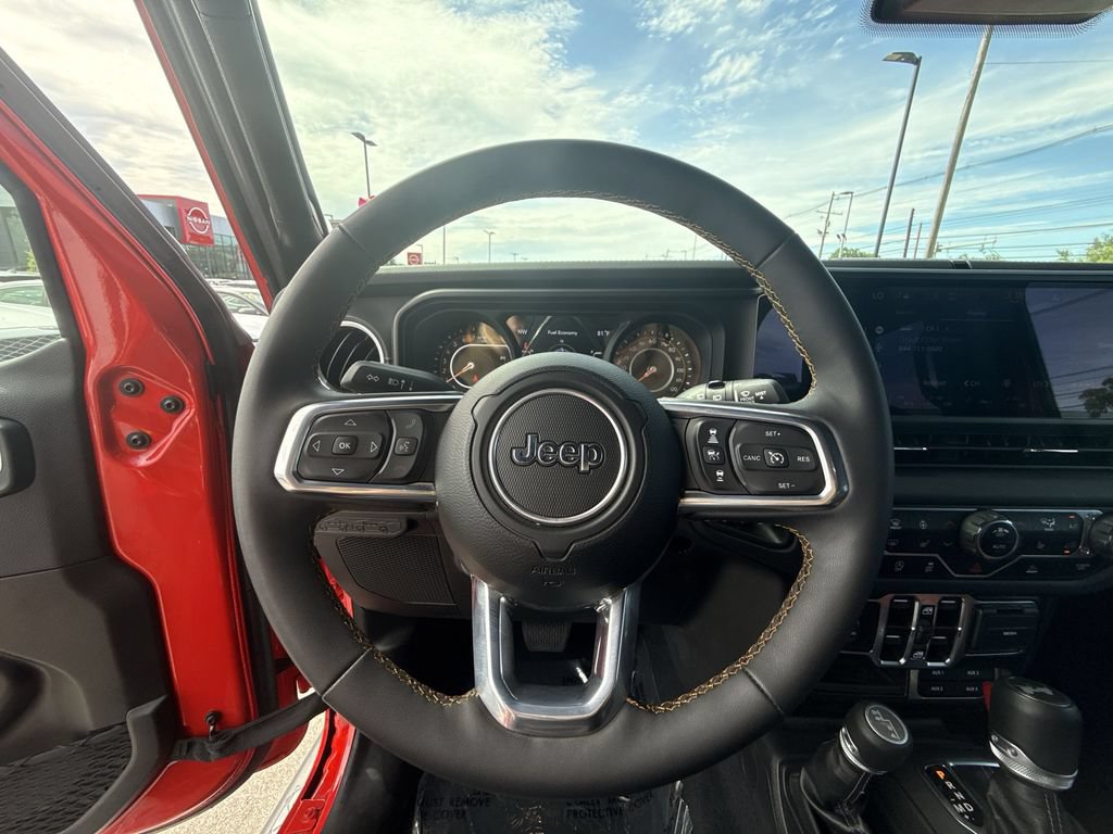 Used 2024 Jeep Wrangler Unlimited Sahara AWD/4WD image 16