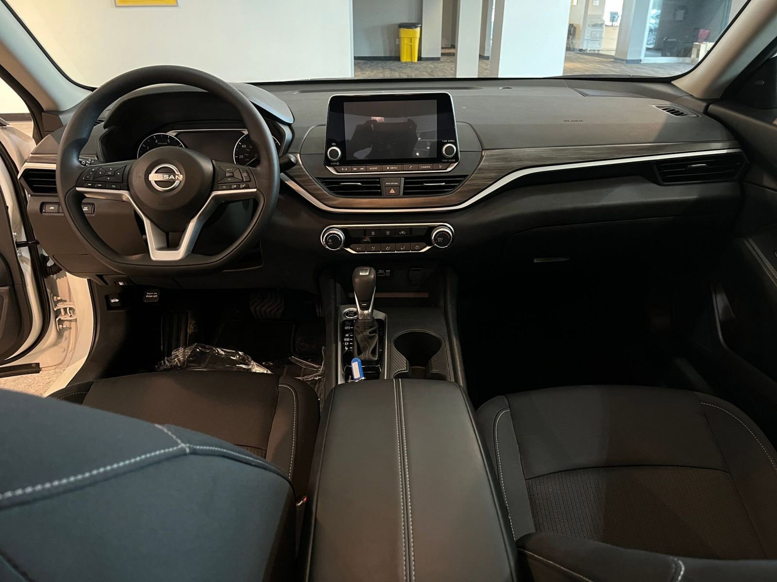 Used 2025 Nissan Altima 2.5 SV image 32