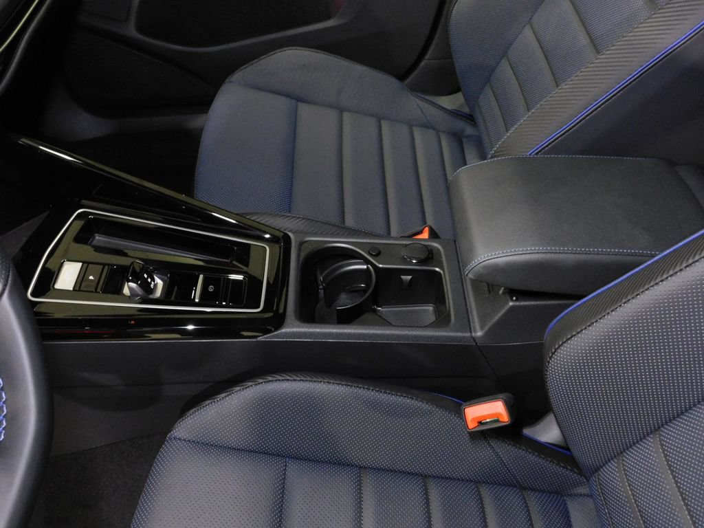 Used 2026 Volkswagen Golf AWD/4WD image 31