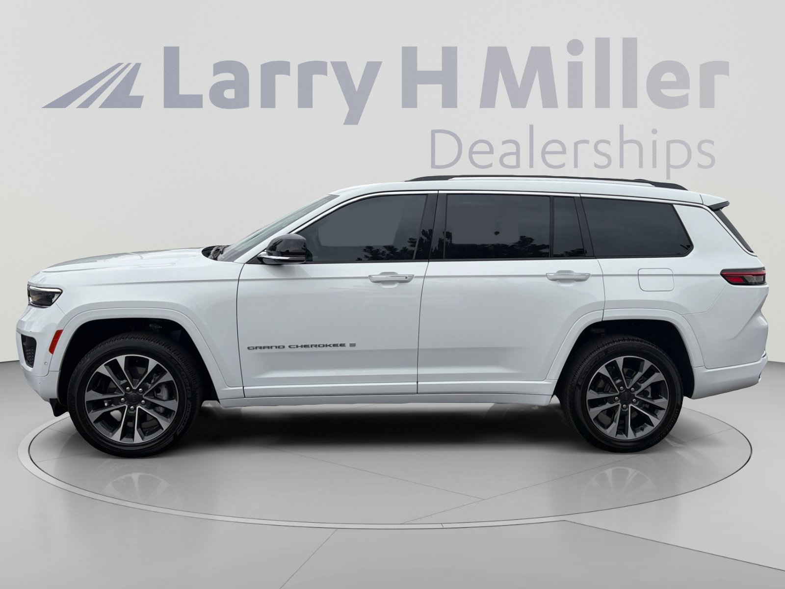 Used 2023 Jeep Grand Cherokee L Overland AWD/4WD image 2