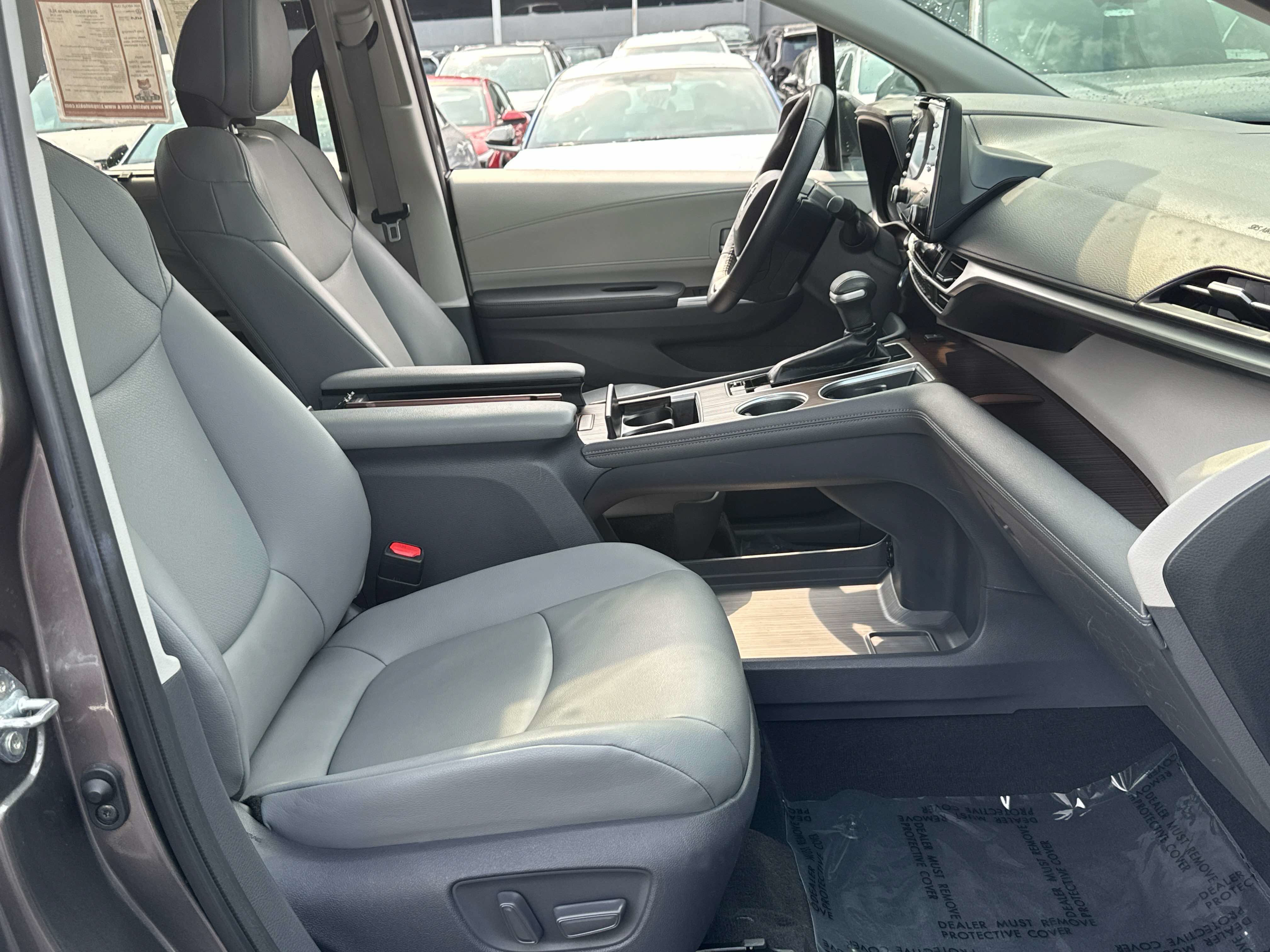 Used 2021 Toyota Sienna XLE FWD image 26