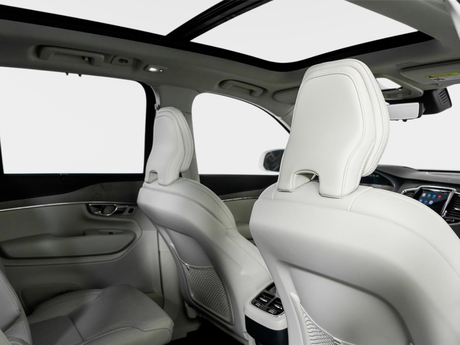 Used 2025 Volvo XC90 B6 Ultra w/ Protection Package Premier image 51