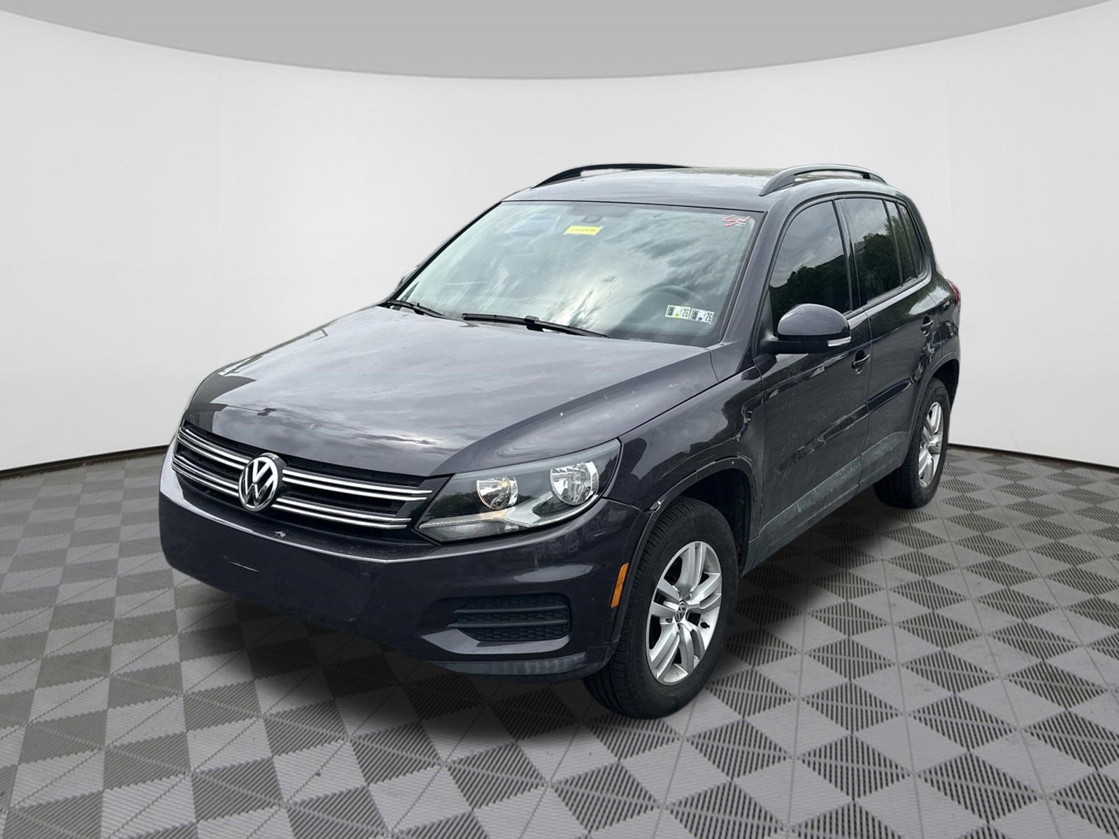 Used 2016 Volkswagen Tiguan S FWD image 2