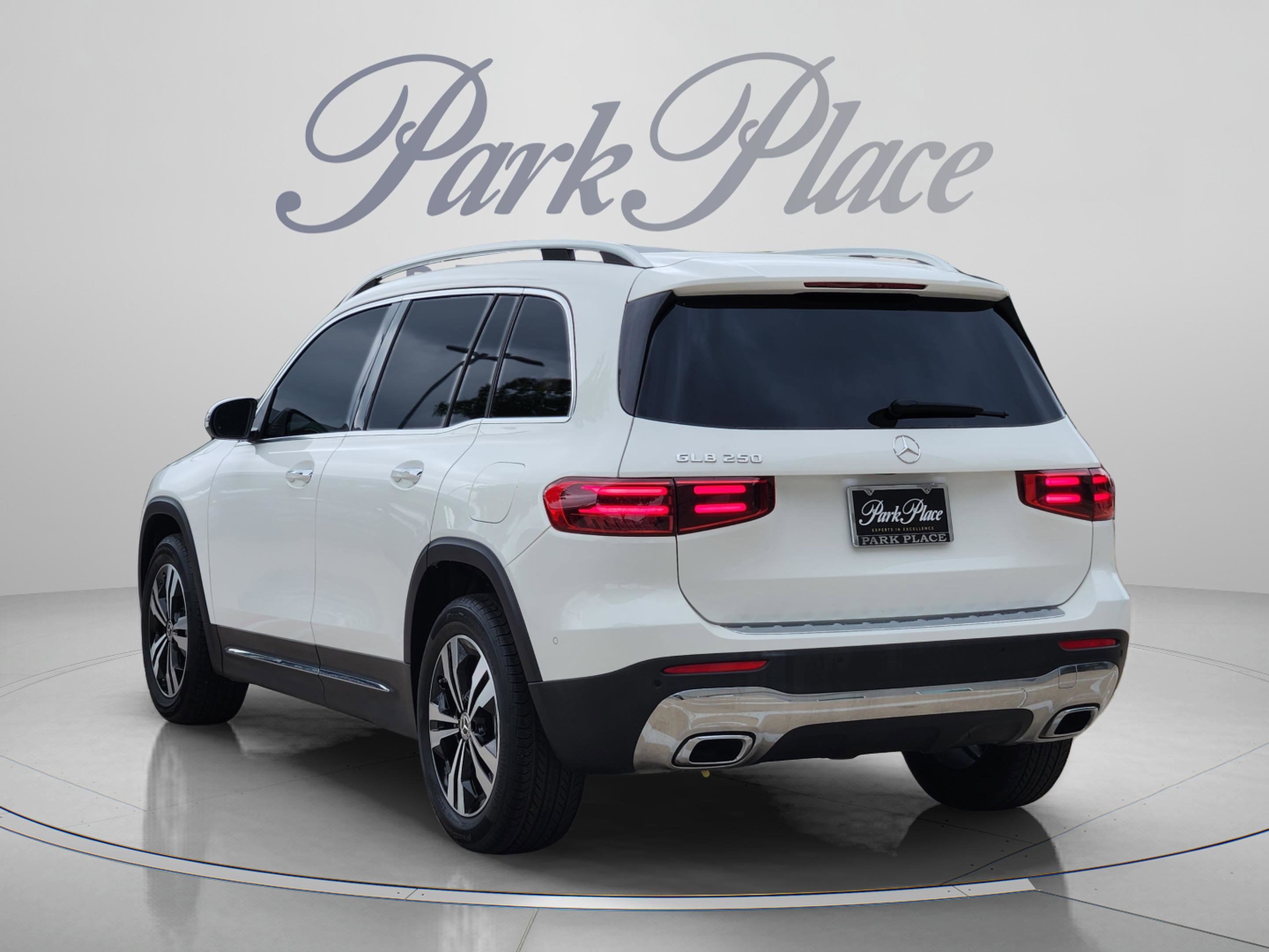 Used 2025 Mercedes-Benz GLB 250 image 3