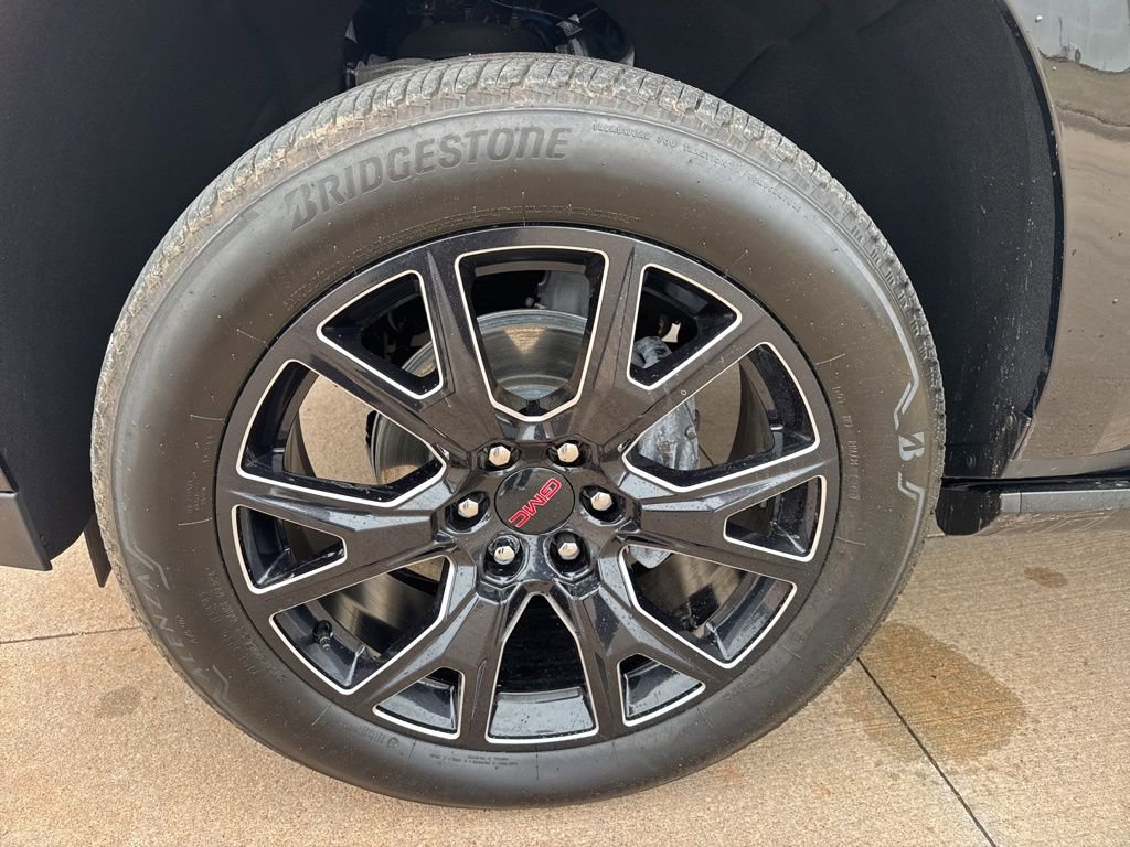 Used 2024 GMC Yukon XL Denali Ultimate w/ LPO, Illumination Package image 9