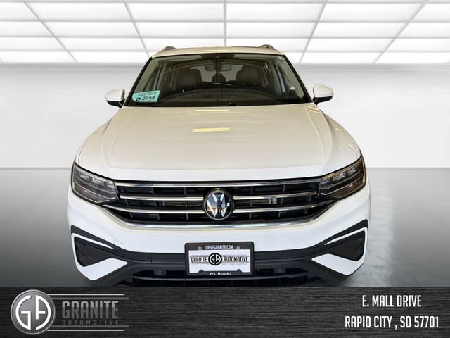 Used 2024 Volkswagen Tiguan SE w/ Panoramic Sunroof Package image 8