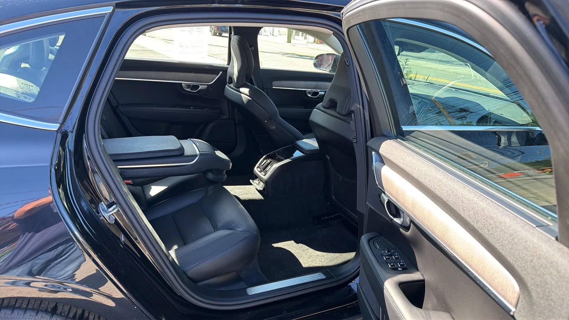 Used 2024 Volvo S90 B6 Plus AWD/4WD image 24