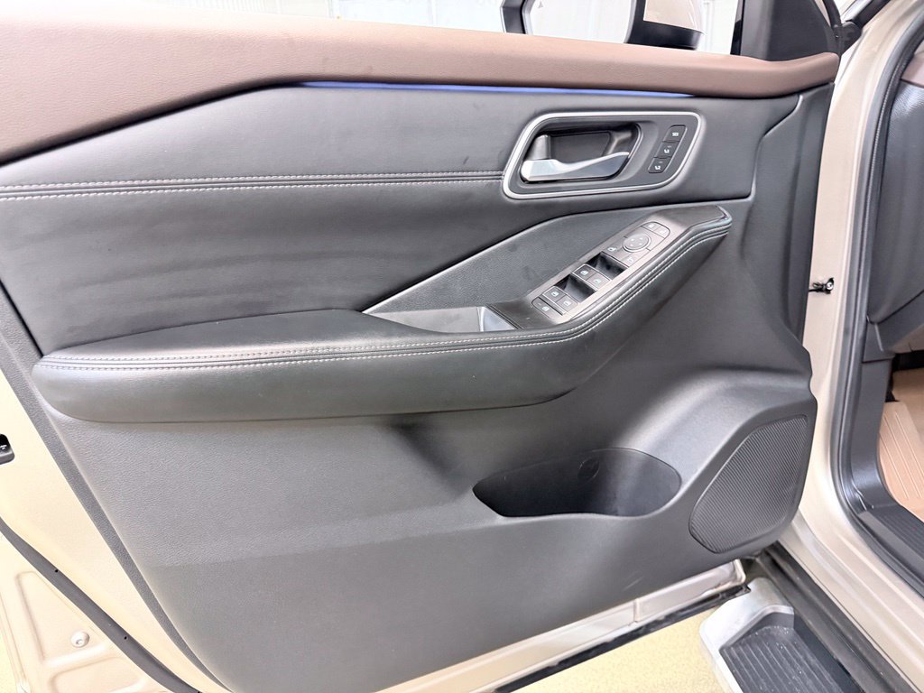 Used 2023 Nissan Rogue Platinum w/ Platinum Premium Package AWD/4WD image 8