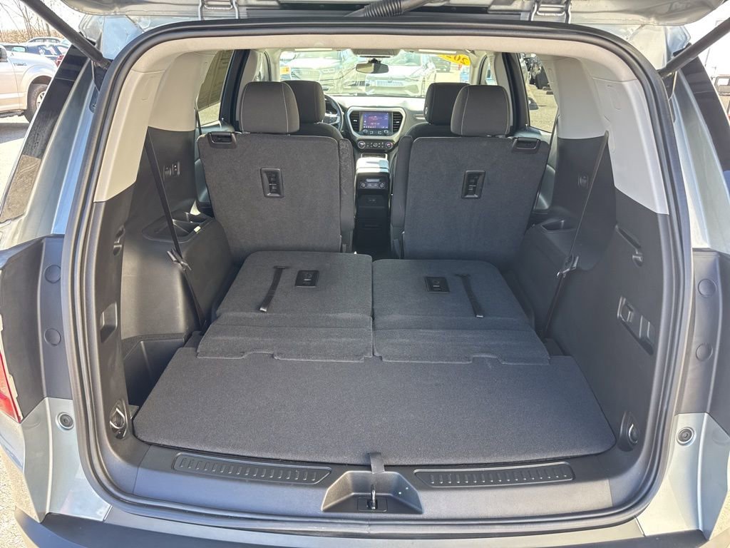 Used 2023 GMC Acadia SLE image 12