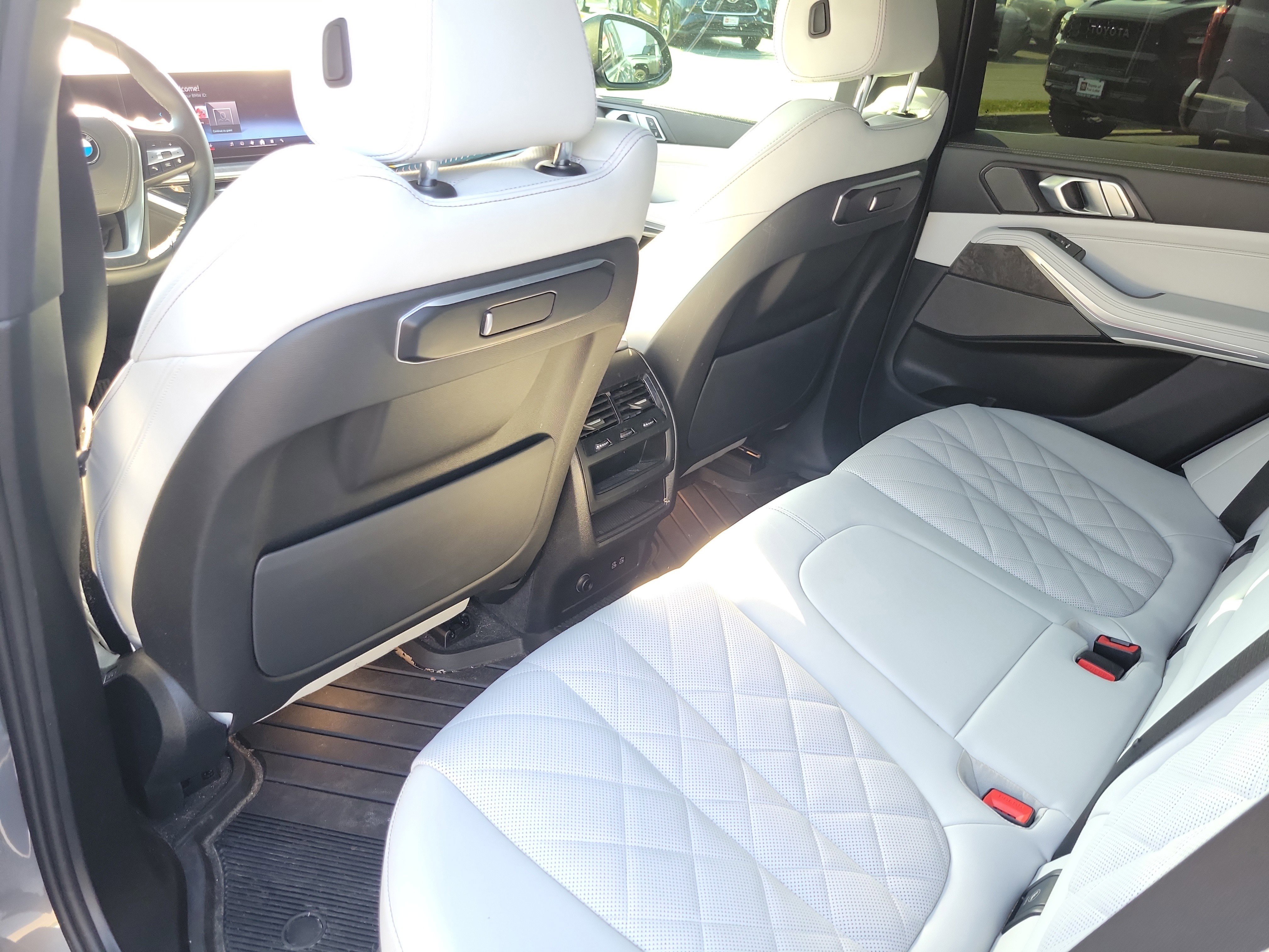 Used 2025 BMW X5 xDrive40i w/ Premium Package image 13