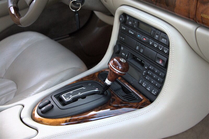 Used 1998 Jaguar XK8 Coupe RWD image 23