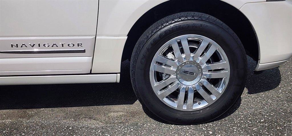 Used 2012 Lincoln Navigator 2WD image 8