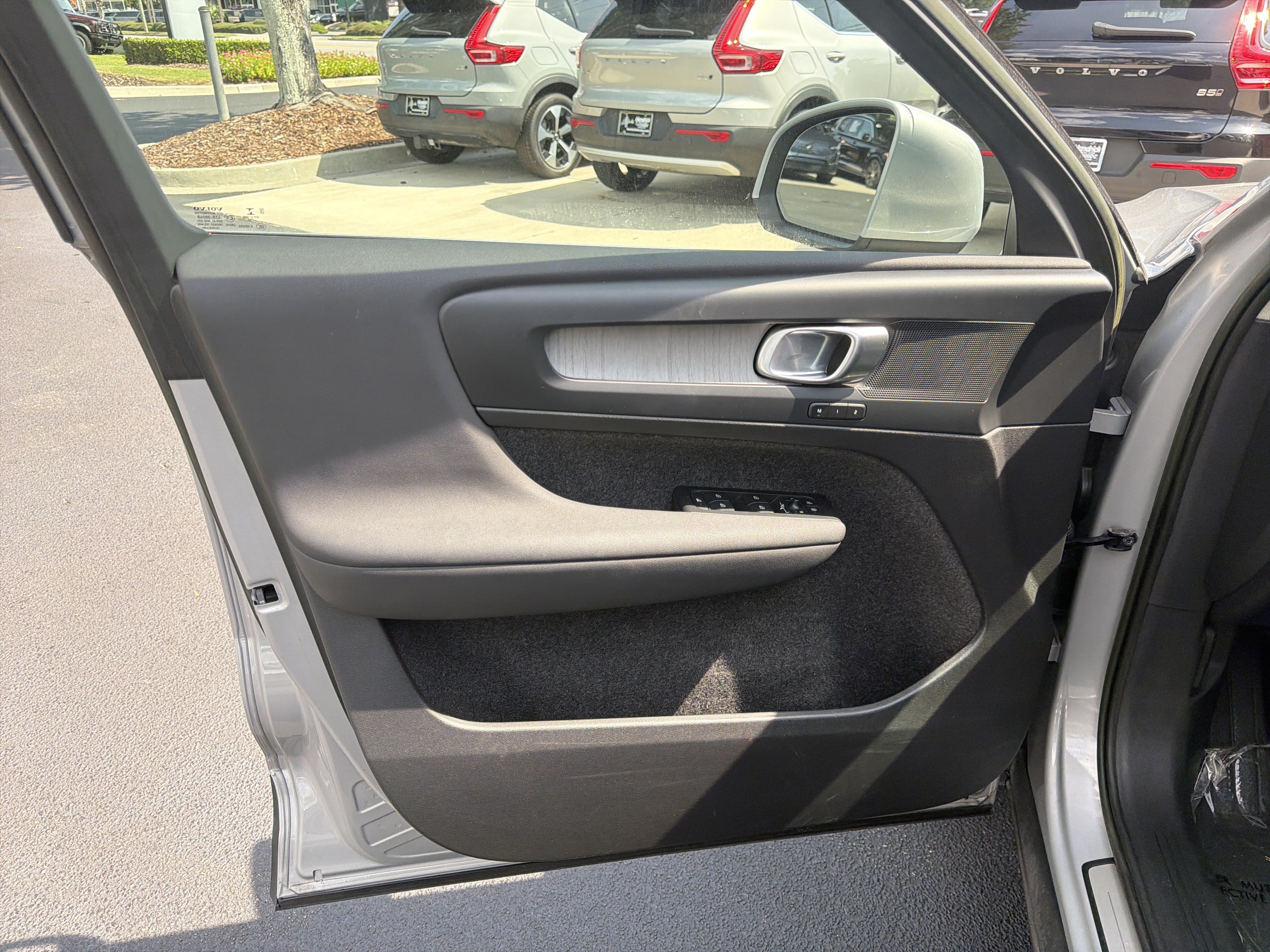 Certified 2023 Volvo XC40 B4 Plus w/ Driver Assist Package FWD image 18