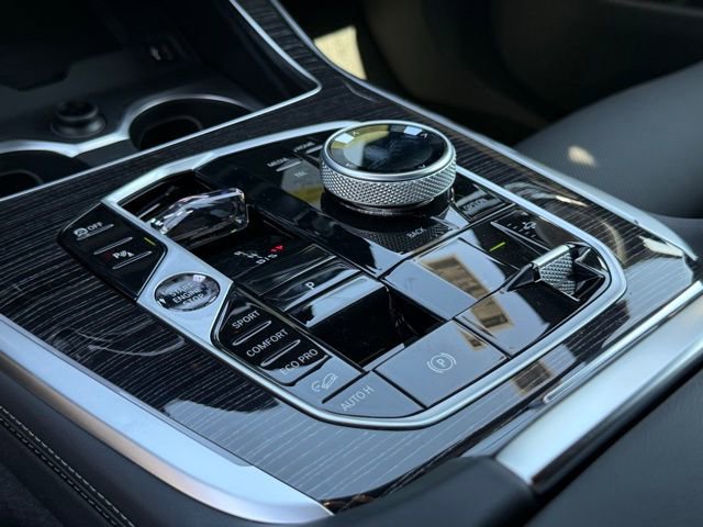 New 2026 BMW X7 M60i image 24